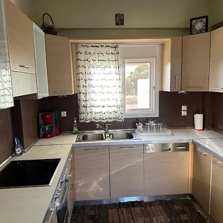 Adamantia Vila Corinth